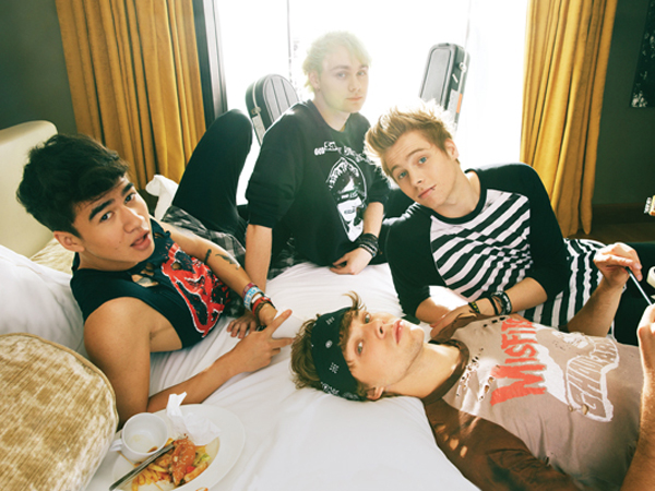 Karena Jeritan Penggemar, Personil 5 Seconds Of Summer Hampir Kehilangan Pendengaran!